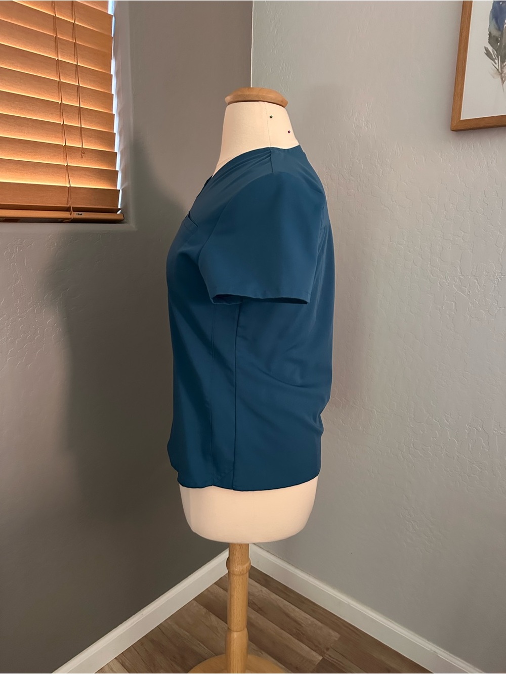 Fabletics scrub top + joggers set Caribbean blue size L - Picture 3 of 9